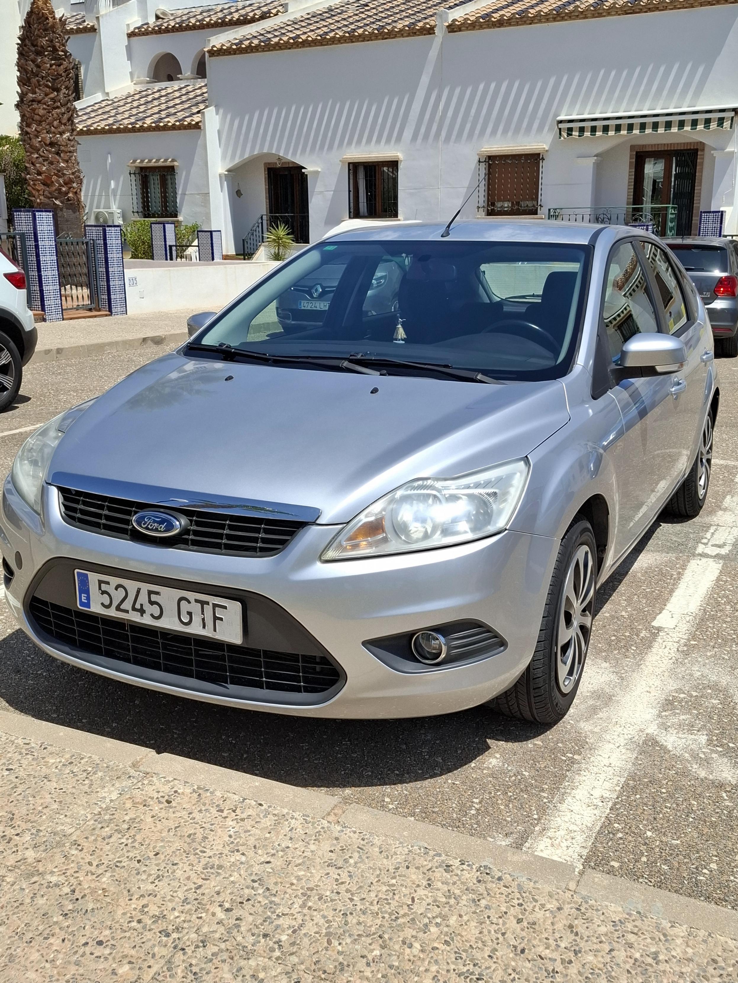 Ford Focus Hatchback 1.6 Silver (automaatti)